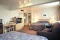 Howard Johnson Plaza-Hotel Vancouver Kingsway image 2