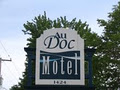 Au Doc Motel logo